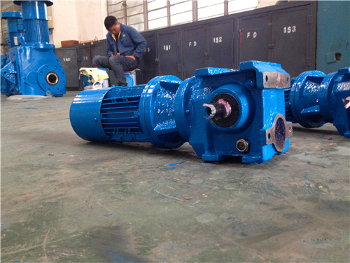 冷卻塔專用減速機的工作環(huán)境對其性能有何影響？